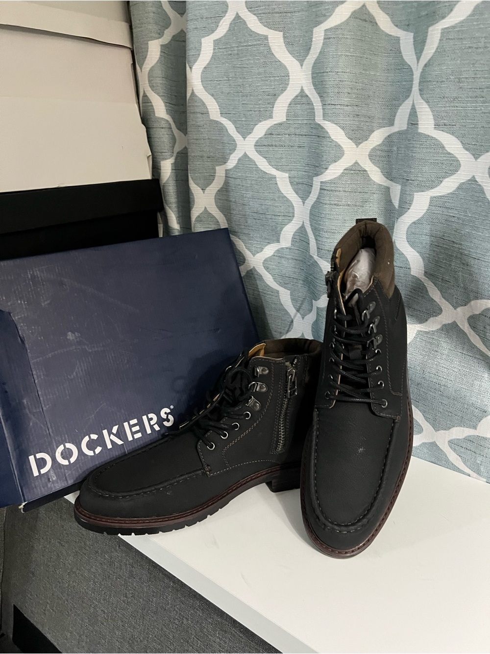 Dockers Men's Black Leather Lace-Up Moc Toe Boots with Side Zipper